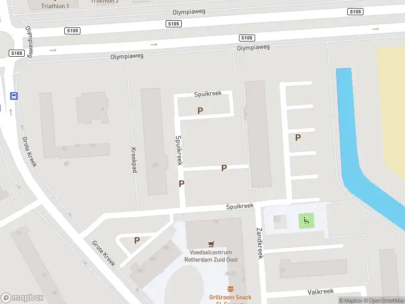 Ambulance met grote spoed naar de Spuikreek in Rotterdam