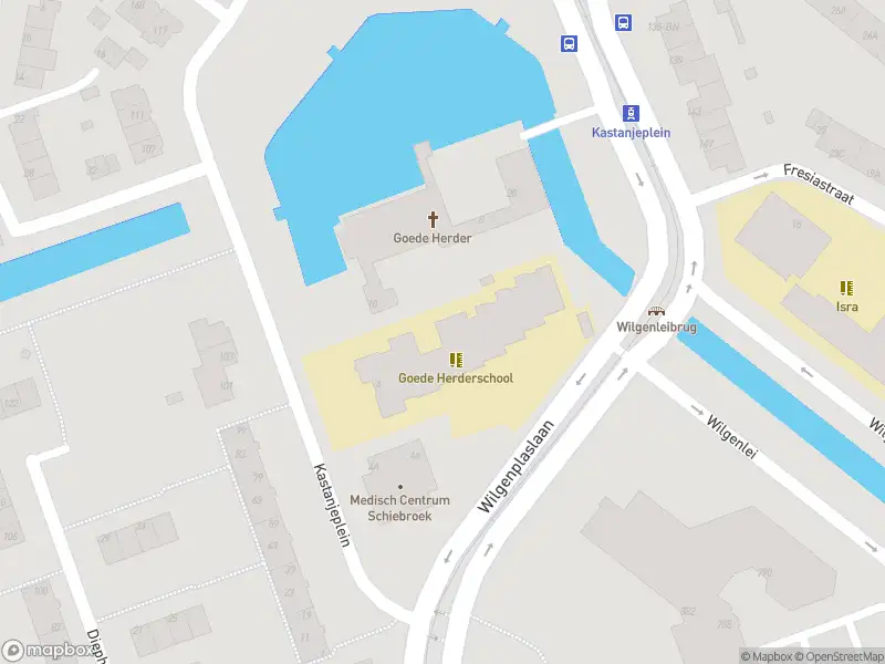 Ambulance met grote spoed naar de Kastanjeplein in Rotterdam