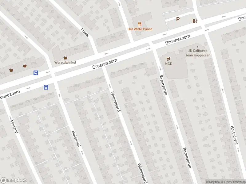 Ambulance met grote spoed naar de Wilgeweerd in Rotterdam