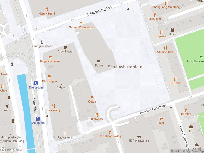 Ambulance met grote spoed naar de Schouwburgplein in Rotterdam