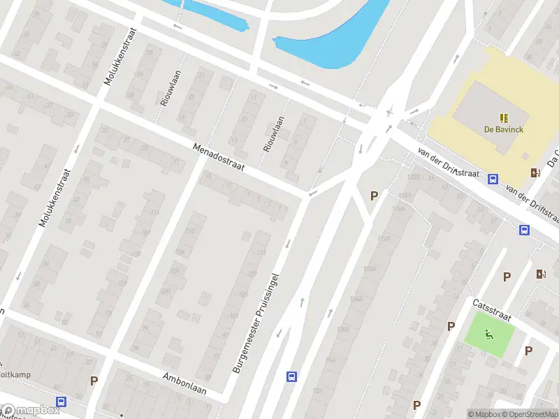 Ambulance met gepaste spoed naar de Menadostraat in Vlaardingen