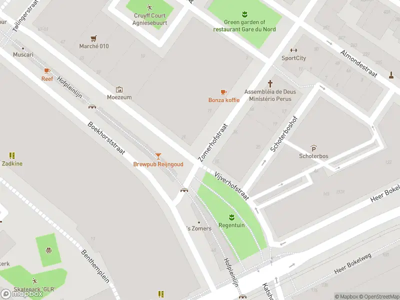 Ambulance met grote spoed naar de Vijverhofstraat in Rotterdam