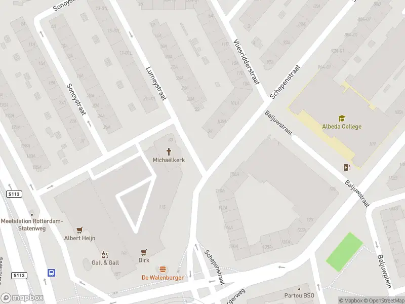 Ambulance met grote spoed naar de Schepenstraat in Rotterdam