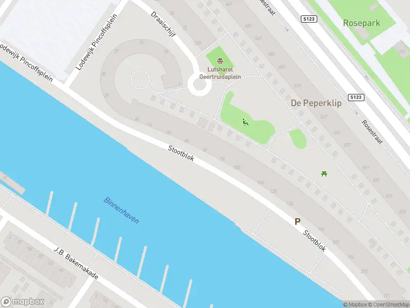 Ambulance met grote spoed naar de Stootblok in Rotterdam