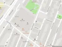 Ambulance met grote spoed naar de Adamshofstraat in Rotterdam