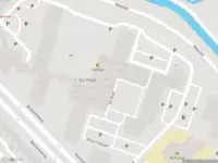 Ambulance met grote spoed naar de De Vloot in Maassluis