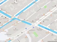 Ambulance met gepaste spoed naar de Vrouwenregt in Delft