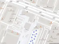 Ambulance met grote spoed naar de Zuidplein in Rotterdam