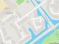 Ambulance met grote spoed naar de Louvre in Capelle aan den IJssel