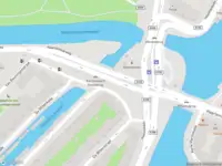 Ambulance met gepaste spoed naar de Nassauplein in Amsterdam