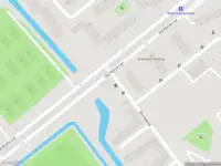 Ambulance met grote spoed naar de Roggekamp in 's-Gravenhage