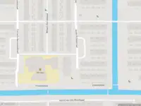 Ambulance met grote spoed naar de Jelle Posthumapad in Amsterdam