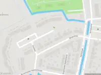 Ambulance met grote spoed naar de Lange Stammerdijk in Amsterdam