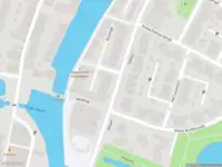 Ambulance met grote spoed naar de Hoflaan in Vlaardingen