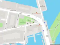 Ambulance met grote spoed naar de Barentszplein in Amsterdam