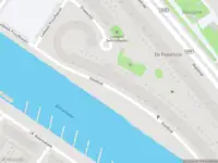 Ambulance met grote spoed naar de Stootblok in Rotterdam