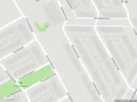 Ambulance met grote spoed naar de Krulslaplantsoen in Amsterdam