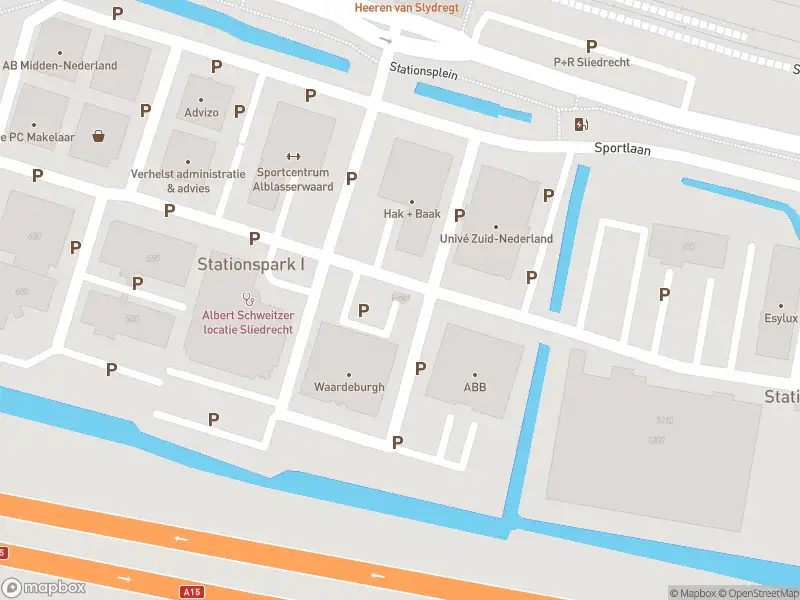 Ambulance met grote spoed naar de Admiraal de Ruyterstraat in Sliedrecht