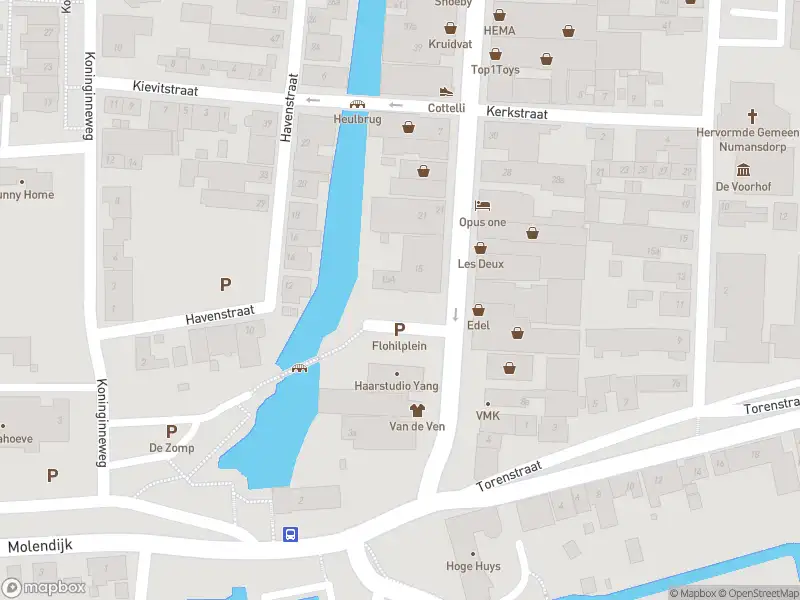 Ambulance met gepaste spoed naar de Voorstraat in Numansdorp