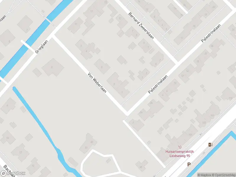 Ambulance met grote spoed naar de Von Weberlaan in Voorschoten