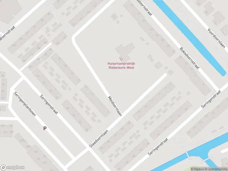 Ambulance met grote spoed naar de Meidoornlaan in Ridderkerk