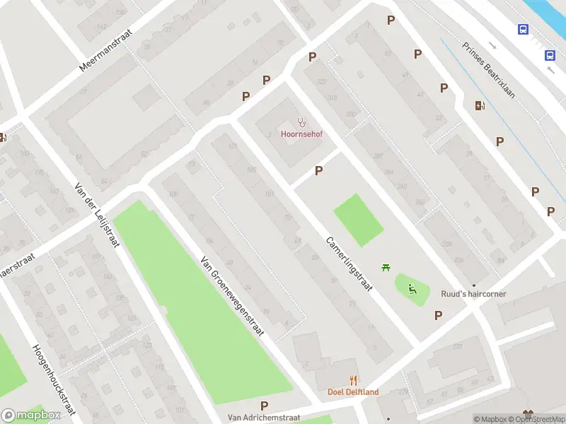 Ambulance met grote spoed naar de Meermanstraat in Delft