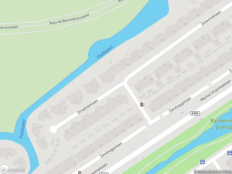 Ambulance met grote spoed naar de Driedistellaan in 's-Gravenhage