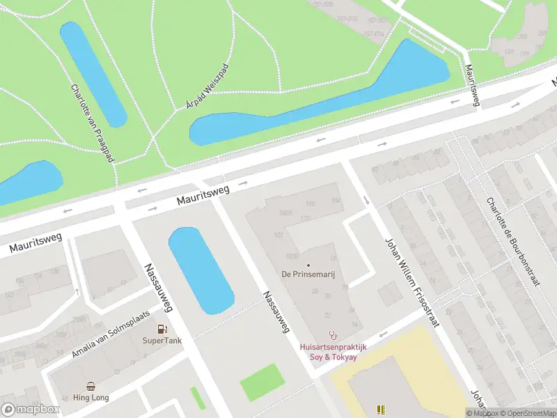 Ambulance met grote spoed naar de Charlotte de Bourbonstraat in Dordrecht