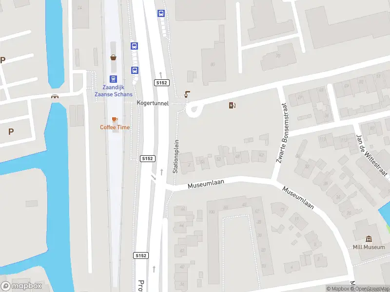 Ambulance met gepaste spoed naar de Stationsplein in Koog aan de Zaan