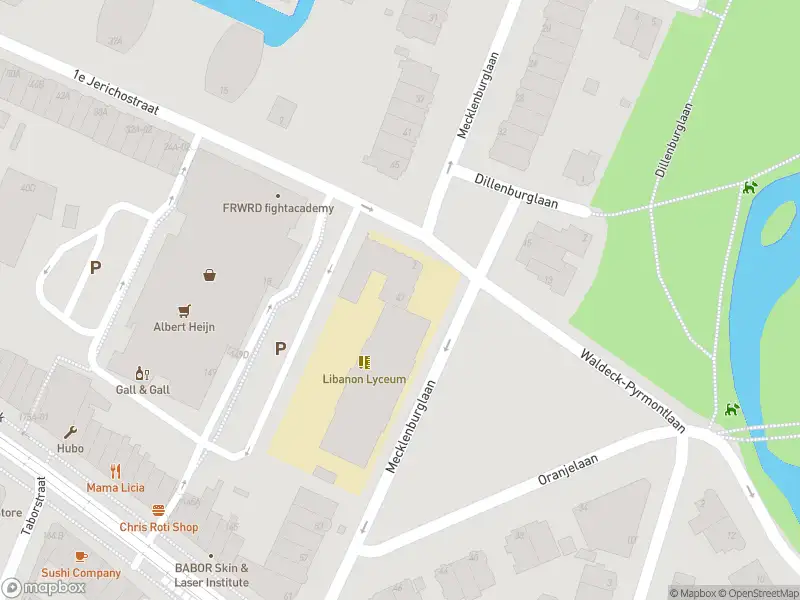 Ambulance met grote spoed naar de Mecklenburglaan in Rotterdam