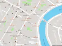 Ambulance met gepaste spoed naar de Turfsteeg in Haarlem