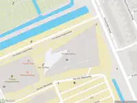 Ambulance met grote spoed naar de Prometheusplein in Delft