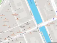 Ambulance met grote spoed naar de Hannie Dankbaarpassage in Amsterdam