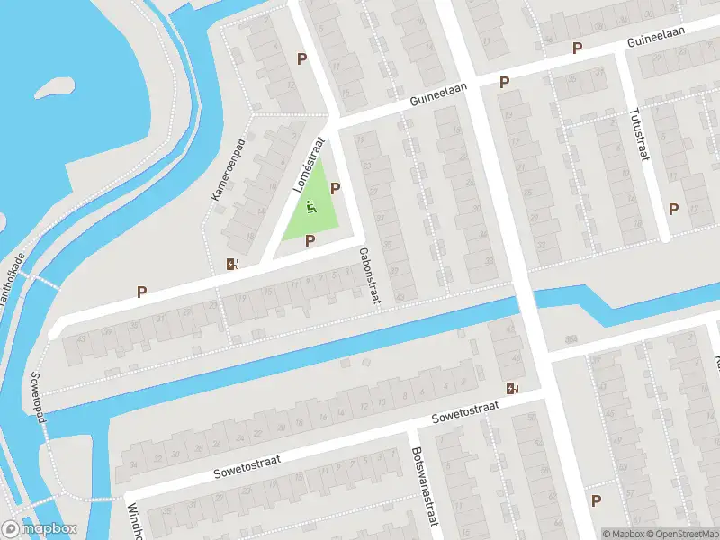 Ambulance met grote spoed naar de Lambarenestraat in Delft