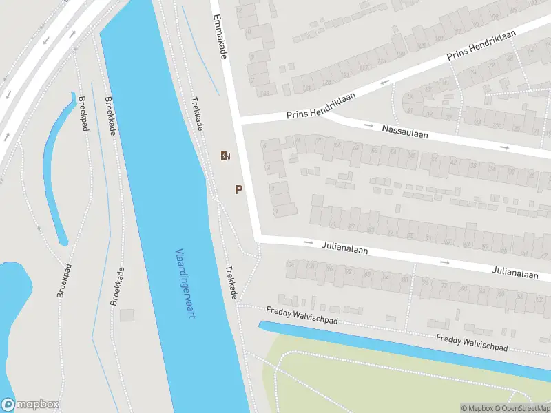 Ambulance met gepaste spoed naar de Emmakade in Vlaardingen