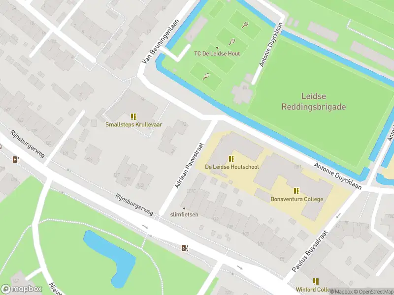 Ambulance met grote spoed naar de Adriaan Pauwstraat in Leiden