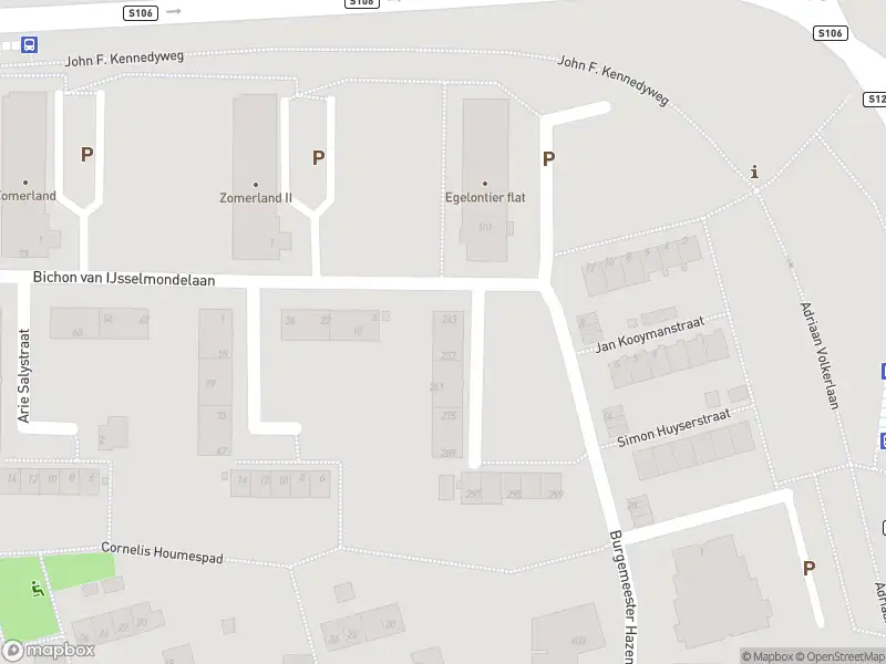 Ambulance met grote spoed naar de Burgemeester Hazenberglaan in Rotterdam