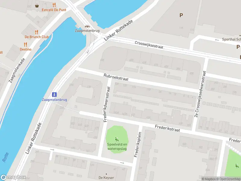 Ambulance met grote spoed naar de Rubroekstraat in Rotterdam