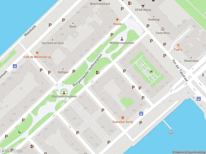 Ambulance met grote spoed naar de Burgemeester Hoffmanplein in Rotterdam