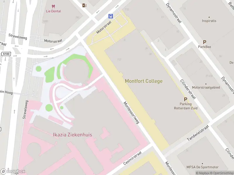 Ambulance met gepaste spoed naar de Montessoriweg in Rotterdam