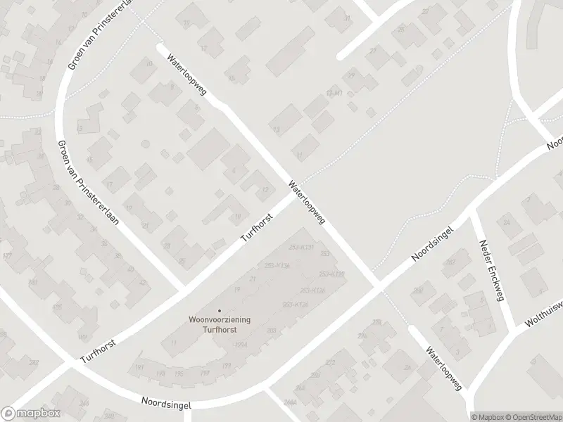 Ambulance met grote spoed naar de Waterloopweg in Wezep vanwege reanimatie