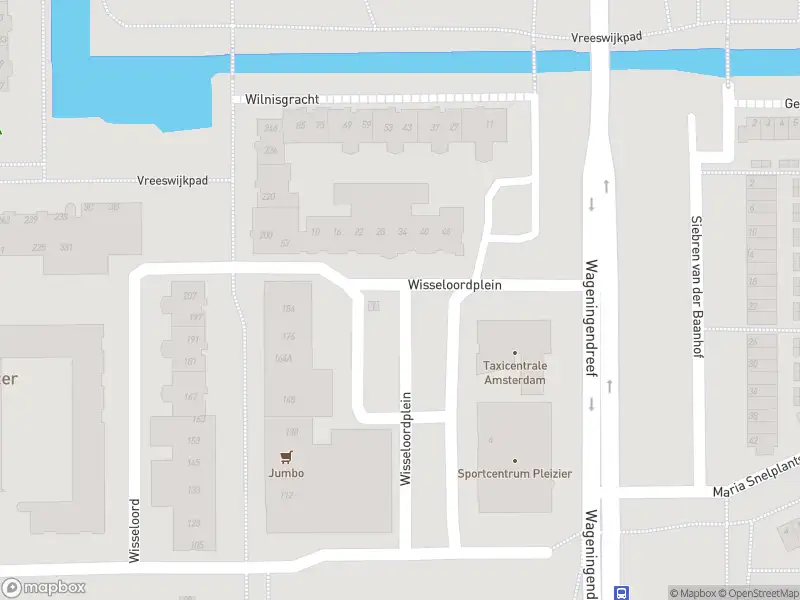 Ambulance met gepaste spoed naar de Wisseloordplein in Amsterdam