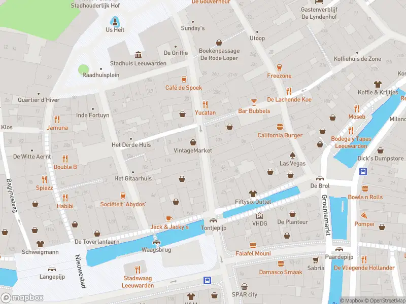 Politie met grote spoed naar de Tweebaksmarkt in Leeuwarden vanwege ongeval met letsel