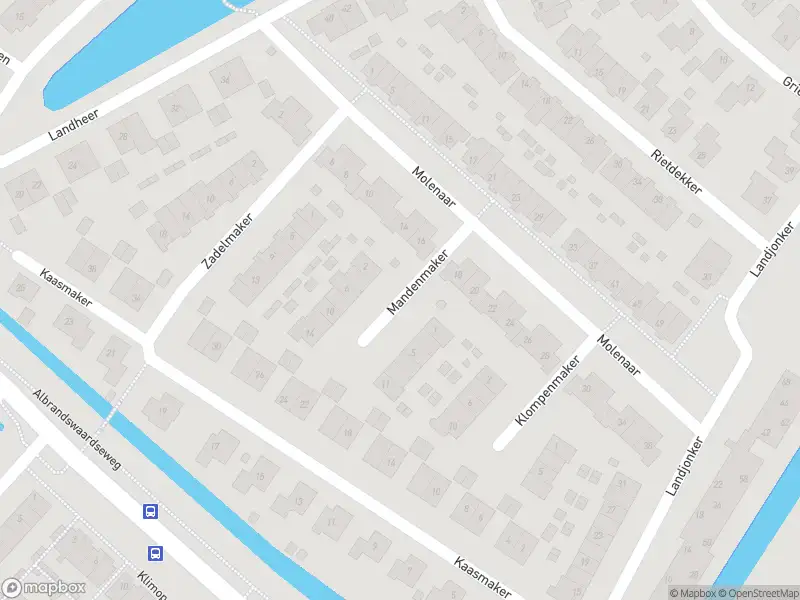 Ambulance met grote spoed naar de Mandenmaker in Poortugaal