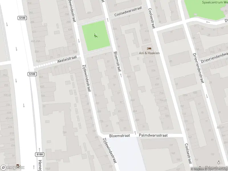 Ambulance met grote spoed naar de Bloemstraat in Rotterdam