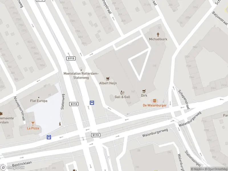 Ambulance met gepaste spoed naar de Bentinckplein in Rotterdam