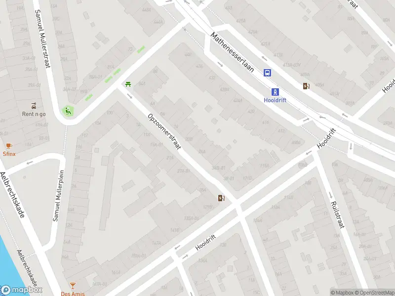 Ambulance met gepaste spoed naar de Opzoomerstraat in Rotterdam