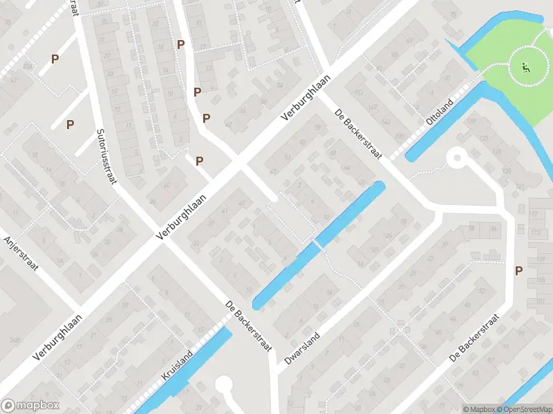 Ambulance met grote spoed naar de Woudmade in Poeldijk