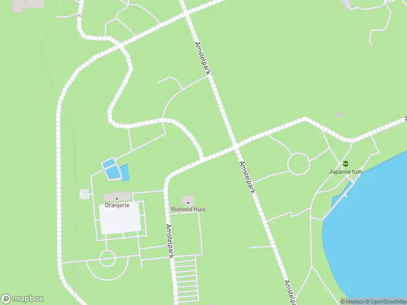 Ambulance met grote spoed naar de Amstelpark in Amsterdam