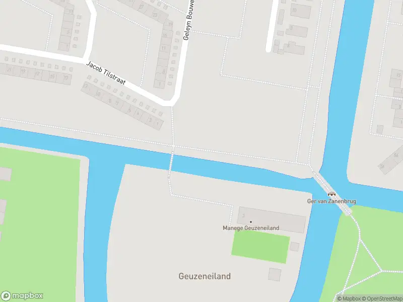 Ambulance met gepaste spoed naar de Geleyn Bouwenszstraat in Amsterdam